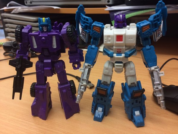 Titans Return Full Tilt Trypticon Bonus Figure Gallery 10 (10 of 14)